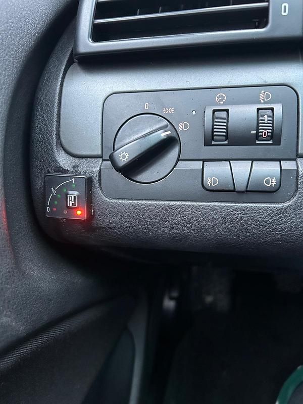 Gebraucht BMW 316 85 PS (62 kW) 2003 Silber Limousine