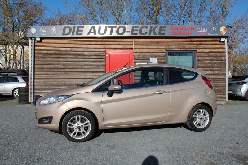 Beige Gebraucht 2015 Ford Fiesta Titanium Kleinwagen | 7.490 € (Fairer Preis) - Bild 1/4
