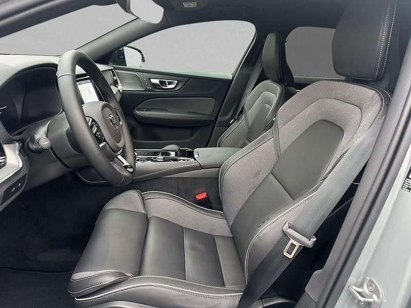 Gebraucht Volvo V60 Plus 455 PS (334 kW) 2025 Vapour grey Kombi