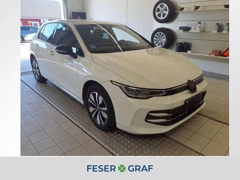 Pure white Gebraucht 2024 VW Golf VIII Goal Limousine | 29.740 € (Superpreis) - Bild 1/4