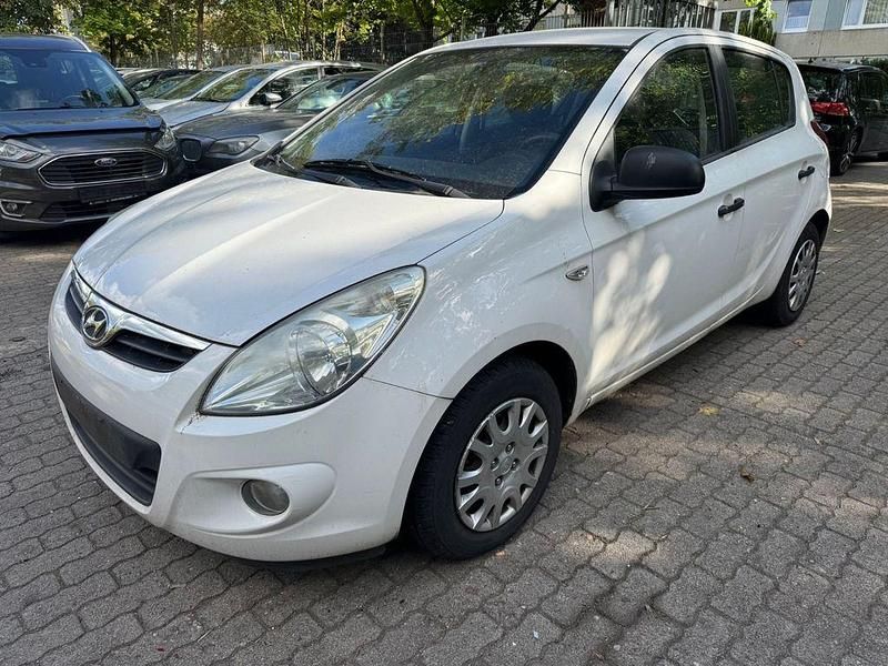 Weiß Gebraucht 2012 Hyundai i20 Comfort Limousine | 1.750 € (Superpreis) - Bild 1/4