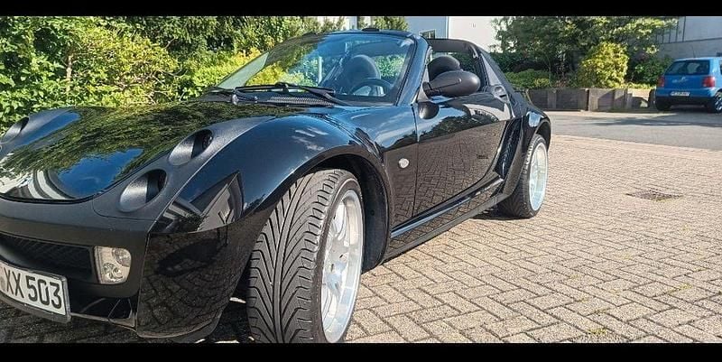 Schwarz Gebraucht 2004 Smart Roadster Cabrio | 8.999 € (Teuer) - Bild 1/4