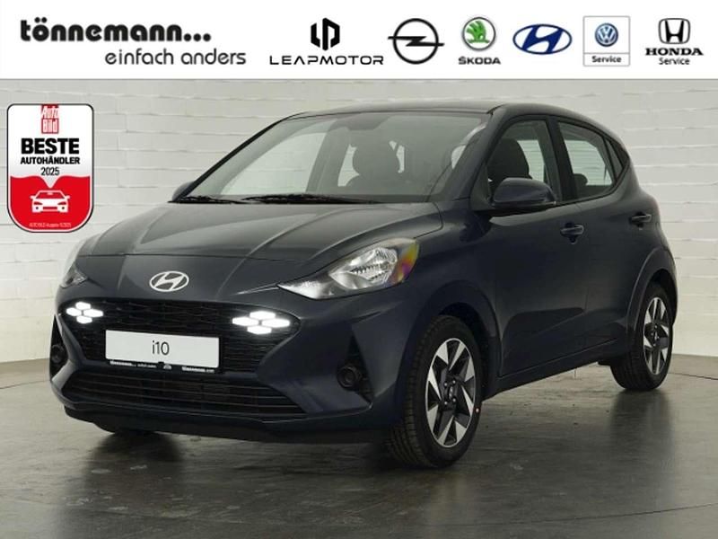 Grau Neu 2025 Hyundai i10 Trend Kleinwagen | 18.924 € (Fairer Preis) - Bild 1/3