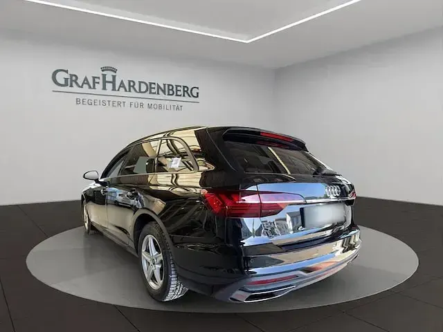 Gebraucht Audi A4 136 PS (100 kW) 2023 Brillantschwarz Kombi
