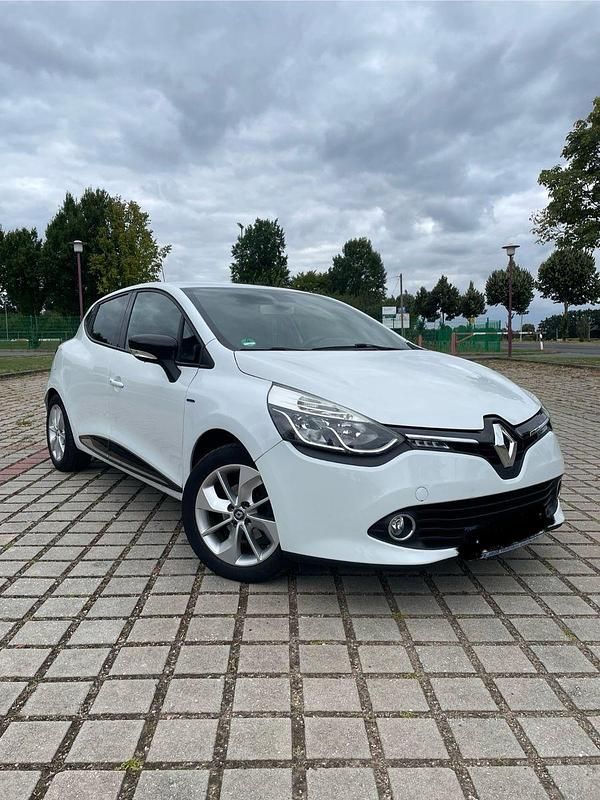 Weiß Gebraucht 2016 Renault Clio IV LIMITED Kleinwagen | 6.199 € (Guter Preis) - Bild 1/4