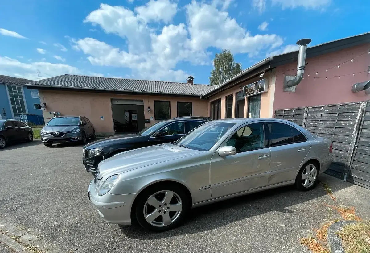 Gebraucht Mercedes E200 163 PS (119 kW) 2003 Limousine