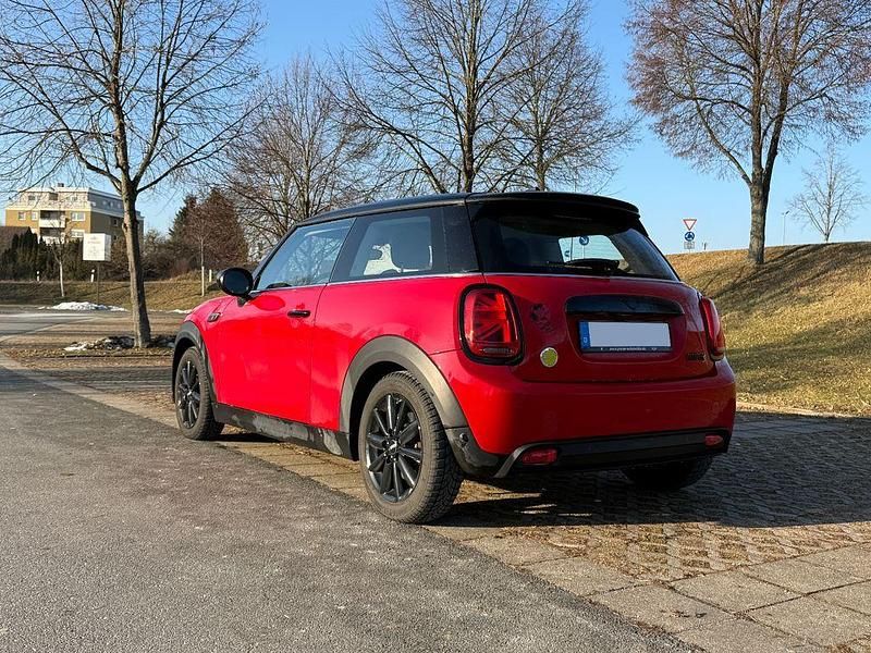 Gebraucht Mini Cooper SE Classic 135 kW (184 PS) 2023 Rot Kleinwagen
