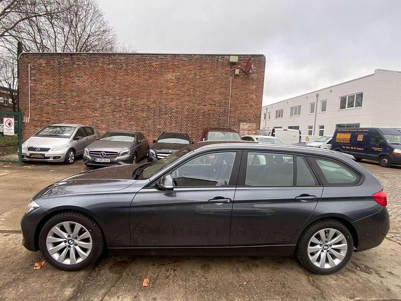 Gebraucht BMW 320 Advantage 184 PS (135 kW) 2018 Mineralgrau Kombi