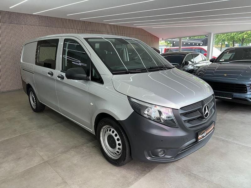 Silber Gebraucht 2021 Mercedes Vito Van / Kleinbus | 21.950 € (Superpreis) - Bild 1/4