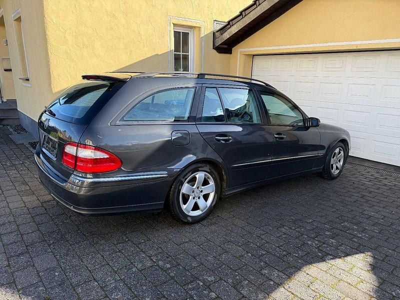 Gebraucht Mercedes E320 Avantgarde 204 PS (150 kW) 2004 Grau Kombi