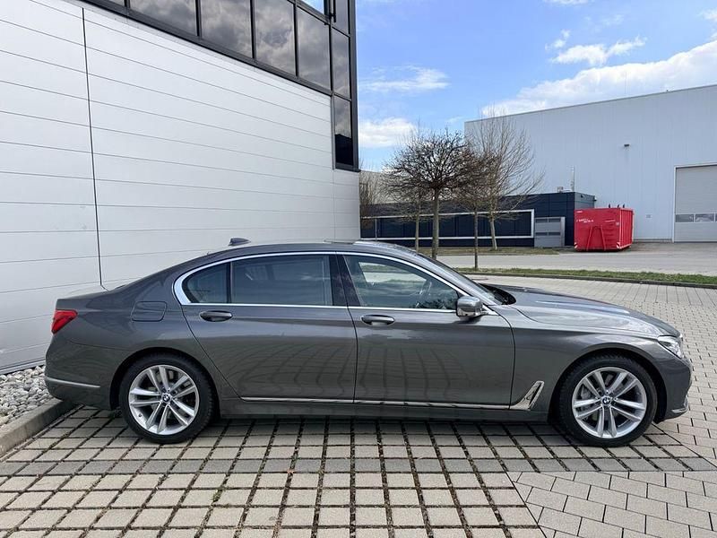 Gebraucht BMW 750L 449 PS (330 kW) 2017 Grau Limousine