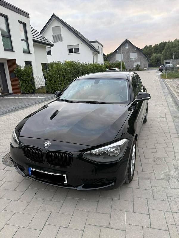 Schwarz Gebraucht 2012 BMW 116 Kleinwagen | 6.500 € - Bild 1/4