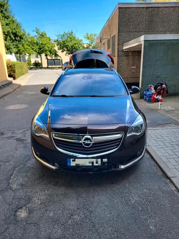 Braun Gebraucht 2025 Opel Insignia Kombi | 10.500 € (Superpreis) - Bild 1/4