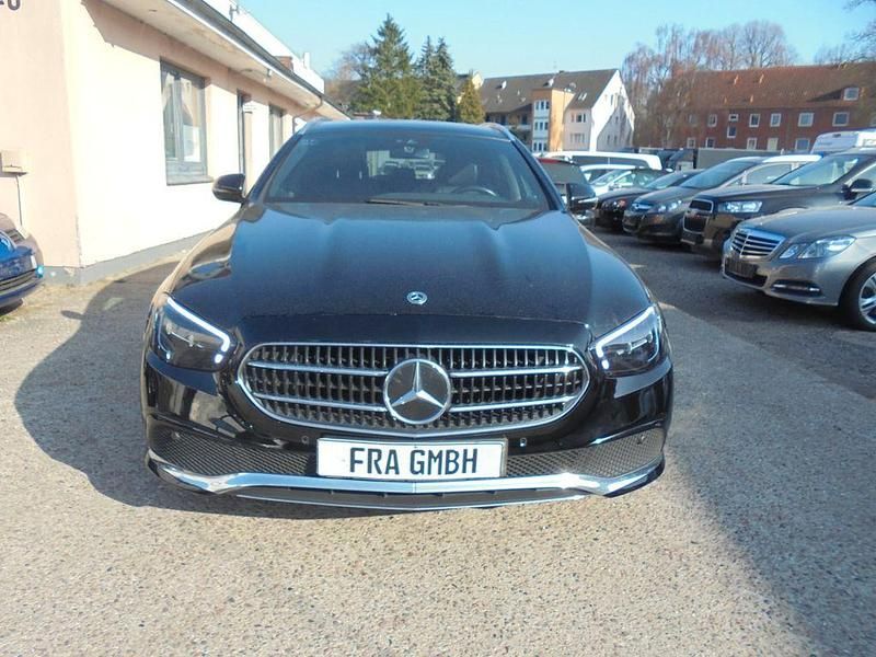 Gebraucht Mercedes E220 200 PS (147 kW) 2022 Schwarz Limousine
