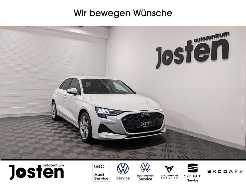 Weiß (gletscherweiß metallic) Gebraucht 2025 Audi A3 Advanced Limousine | 26.790 € - Bild 1/4