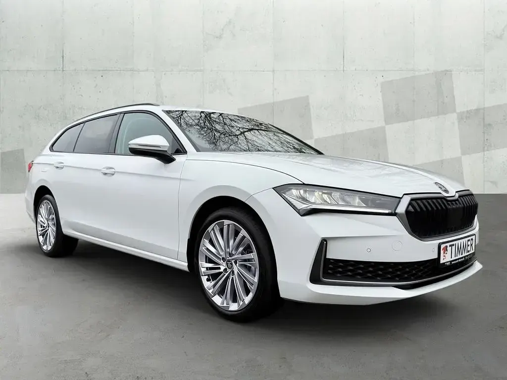 Nouă Skoda Superb Selection 150 CP (110 kW) 2025 Alb Break
