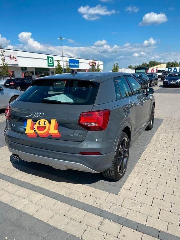 Grau Gebraucht 2019 Audi Q2 Ambiente SUV | 16.899 € (Superpreis) - Bild 1/4