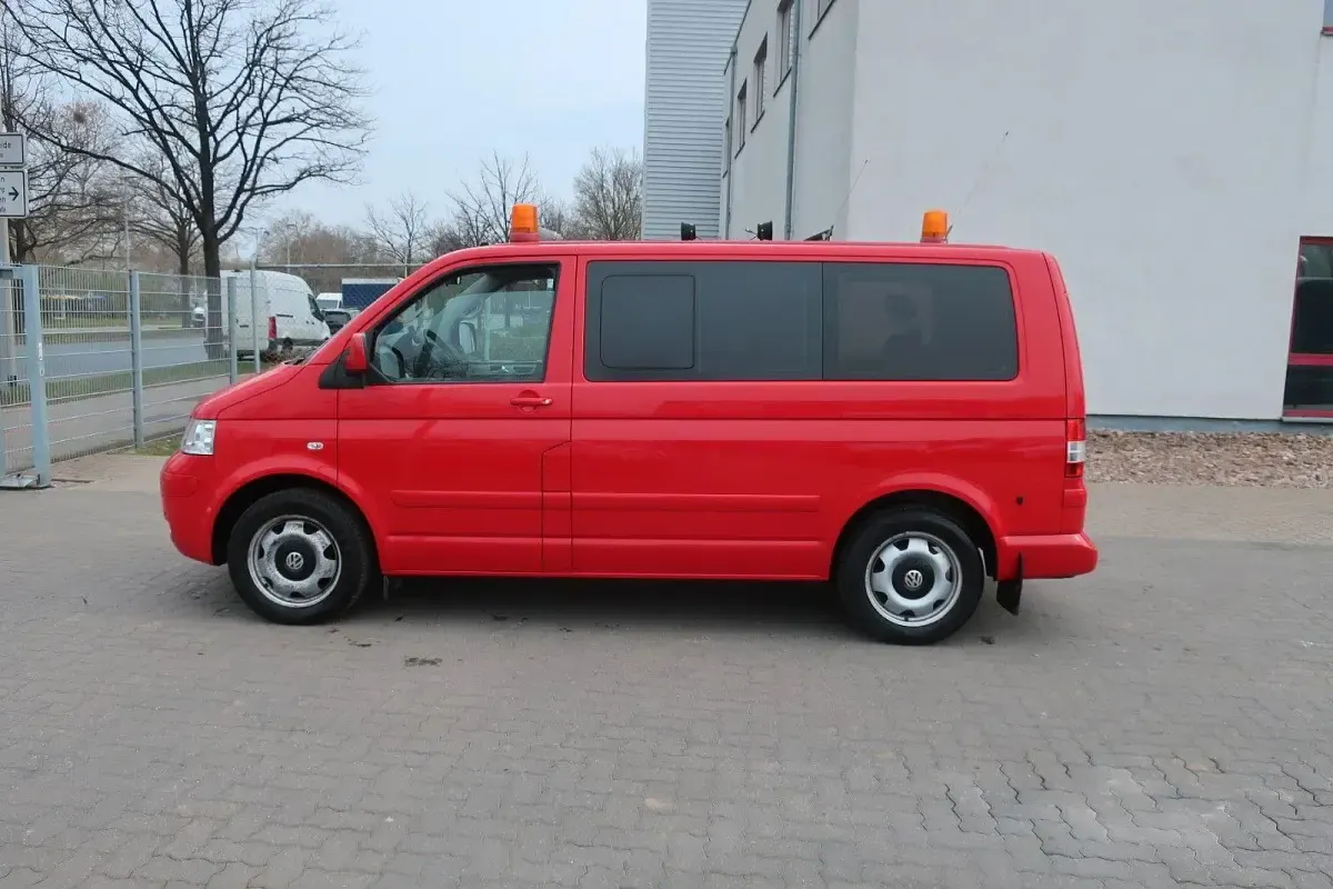 Używany VW Multivan 131 KM (96 kW) 2009 Czerwony Minivan