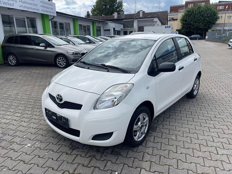 Weiß Gebraucht 2011 Toyota Yaris Basis Kleinwagen | 4.590 € (Fairer Preis) - Bild 1/4