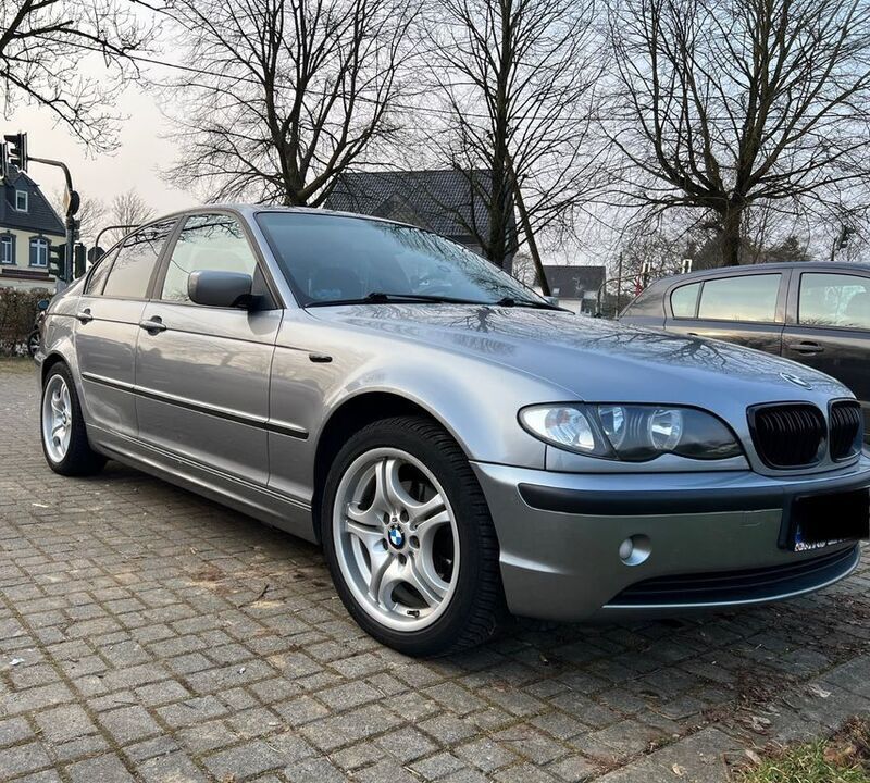 Silber Gebraucht 2005 BMW 318 Limousine | 2.700 € (Fairer Preis) - Bild 1/4