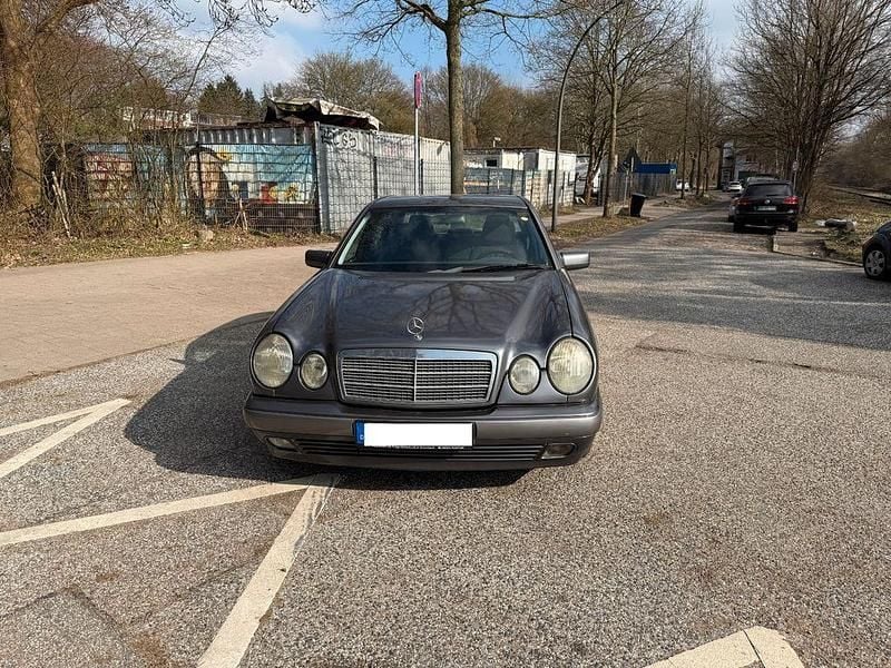 Gebraucht Mercedes E290 Classic 129 PS (94 kW) 1999 Grau Limousine