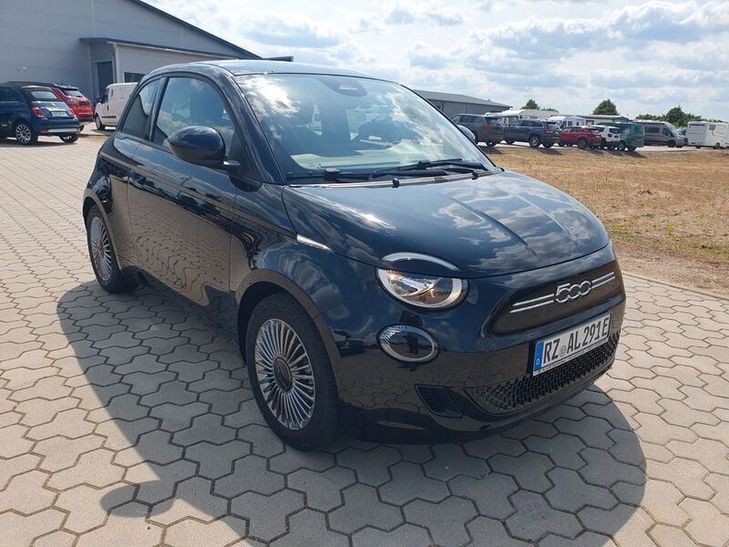 Gebraucht Fiat 500e 86 kW (118 PS) 2024 Schwarz Kleinwagen