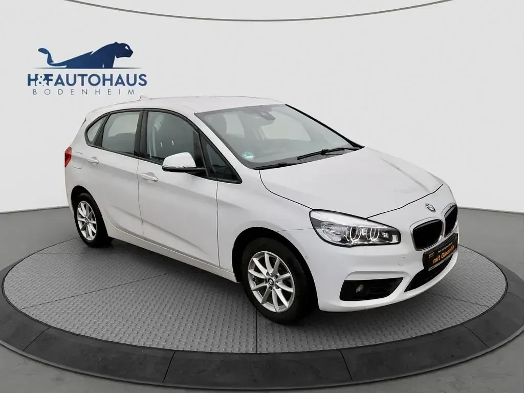 Używany BMW 218 Performance 136 KM (100 kW) 2017 Biały Sedan/Limuzyna
