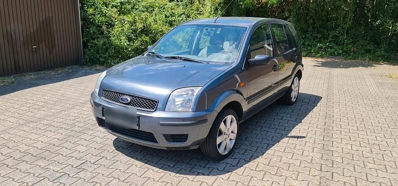 Grau Gebraucht 2004 Ford Fusion Kombi | 2.450 € (Fairer Preis) - Bild 1/4
