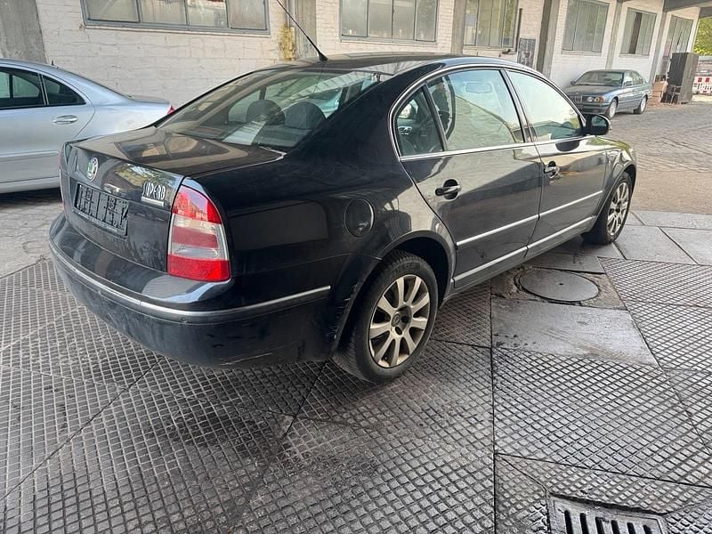 Second-hand Skoda Superb 140 CP (102 kW) 2008 Negru Berlinǎ