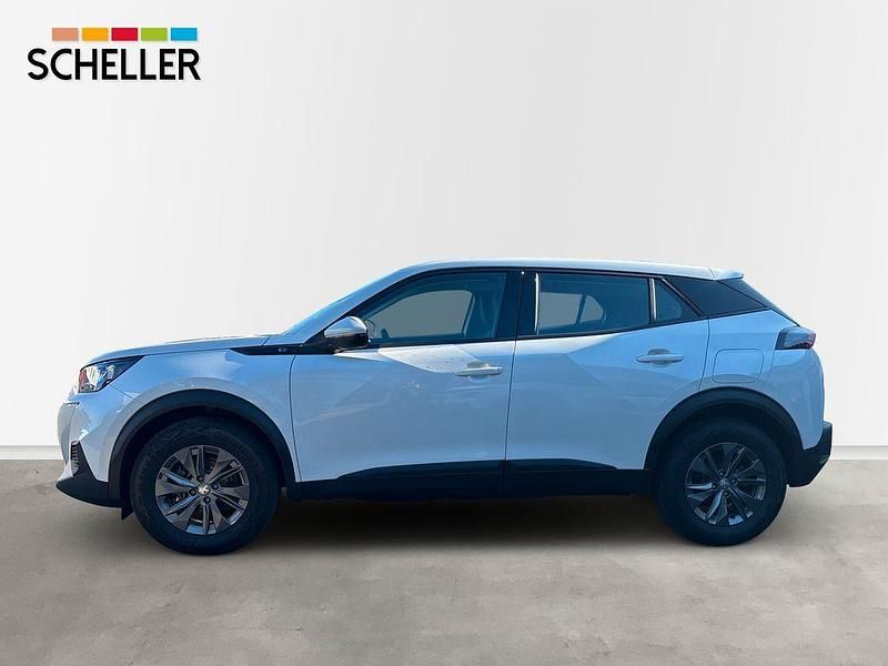 Gebraucht Peugeot e-2008 Active 100 kW (136 PS) 2022 Lack weiss perlglänzend/typ au SUV