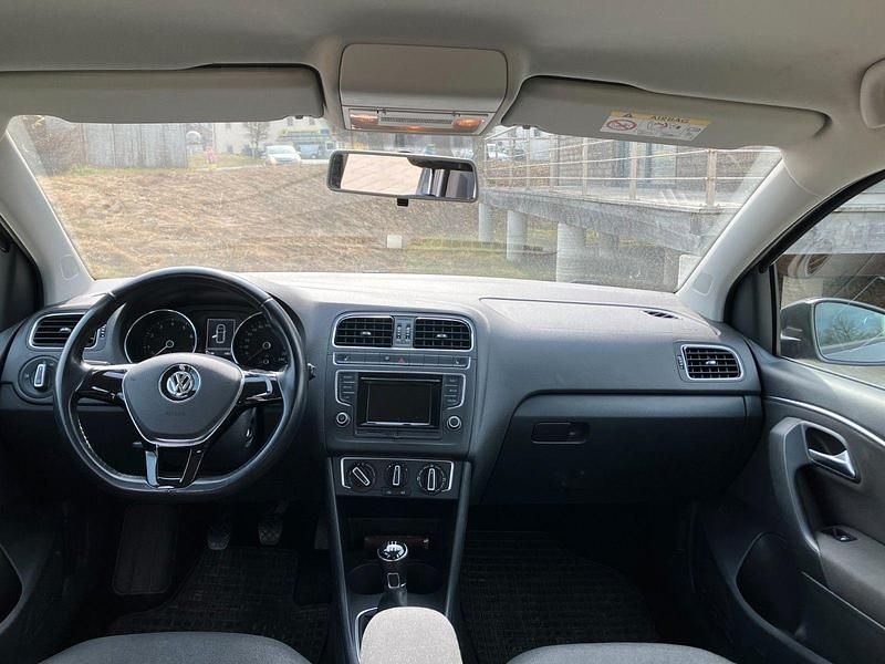 Gebraucht VW Polo Comfortline 75 PS (55 kW) 2015 Grau Kleinwagen