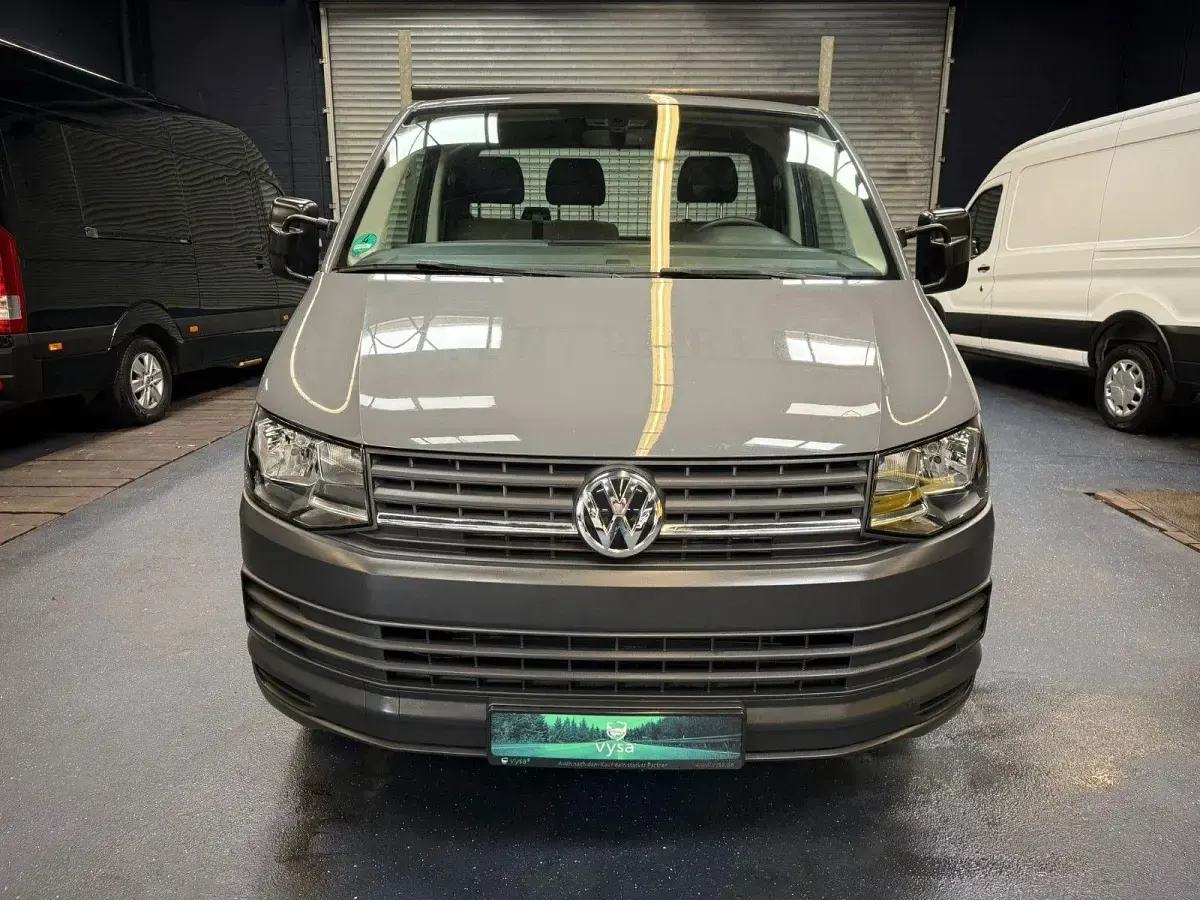 Gebraucht VW Transporter 150 PS (110 kW) 2018 Grau Van
