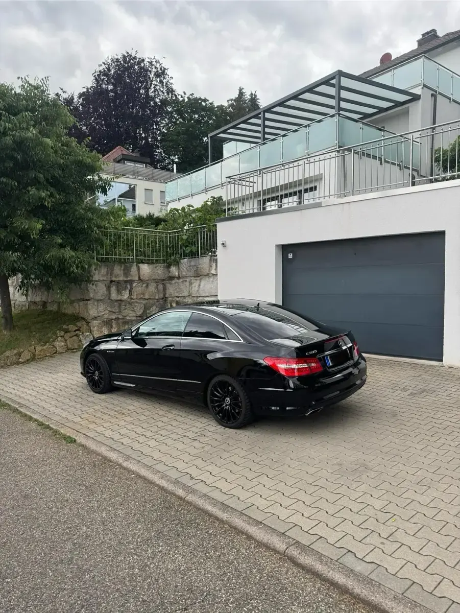Gebraucht Mercedes E500 408 PS (300 kW) 2012 Schwarz Coupé