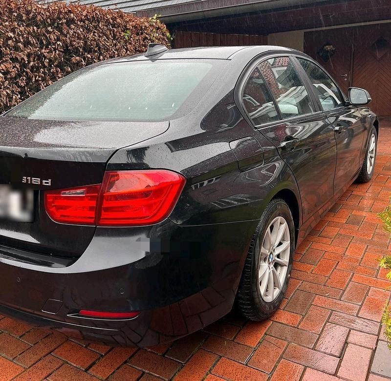 Gebraucht BMW 318 143 PS (105 kW) 2014 Schwarz Limousine