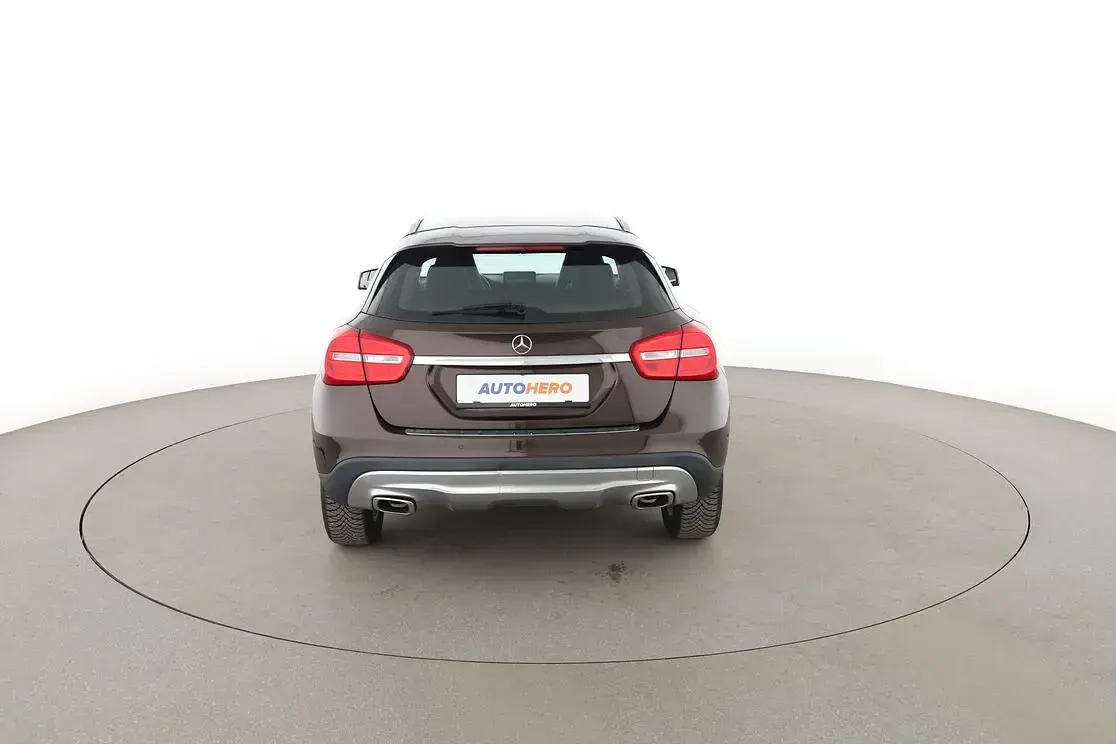 Gebraucht Mercedes GLA180 Urban 122 PS (89 kW) 2016 Braun SUV