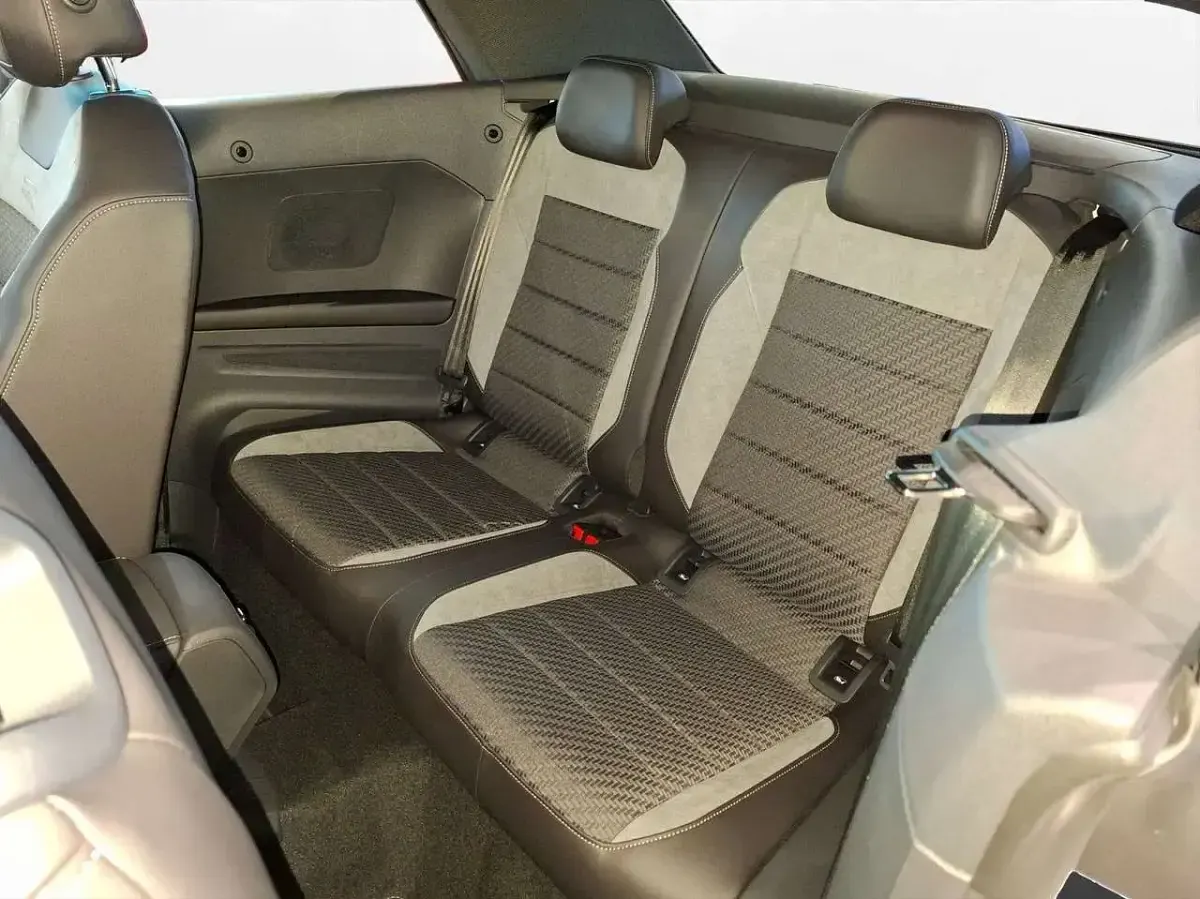 Gebraucht VW T-Roc R-line 150 PS (110 kW) 2025 Pure white uni / schwarz SUV