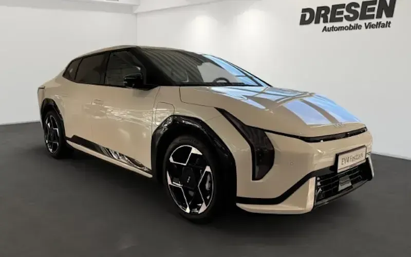 Neu Kia EV4 GT-Line 150 kW (204 PS) 2025 Weiss Kleinwagen