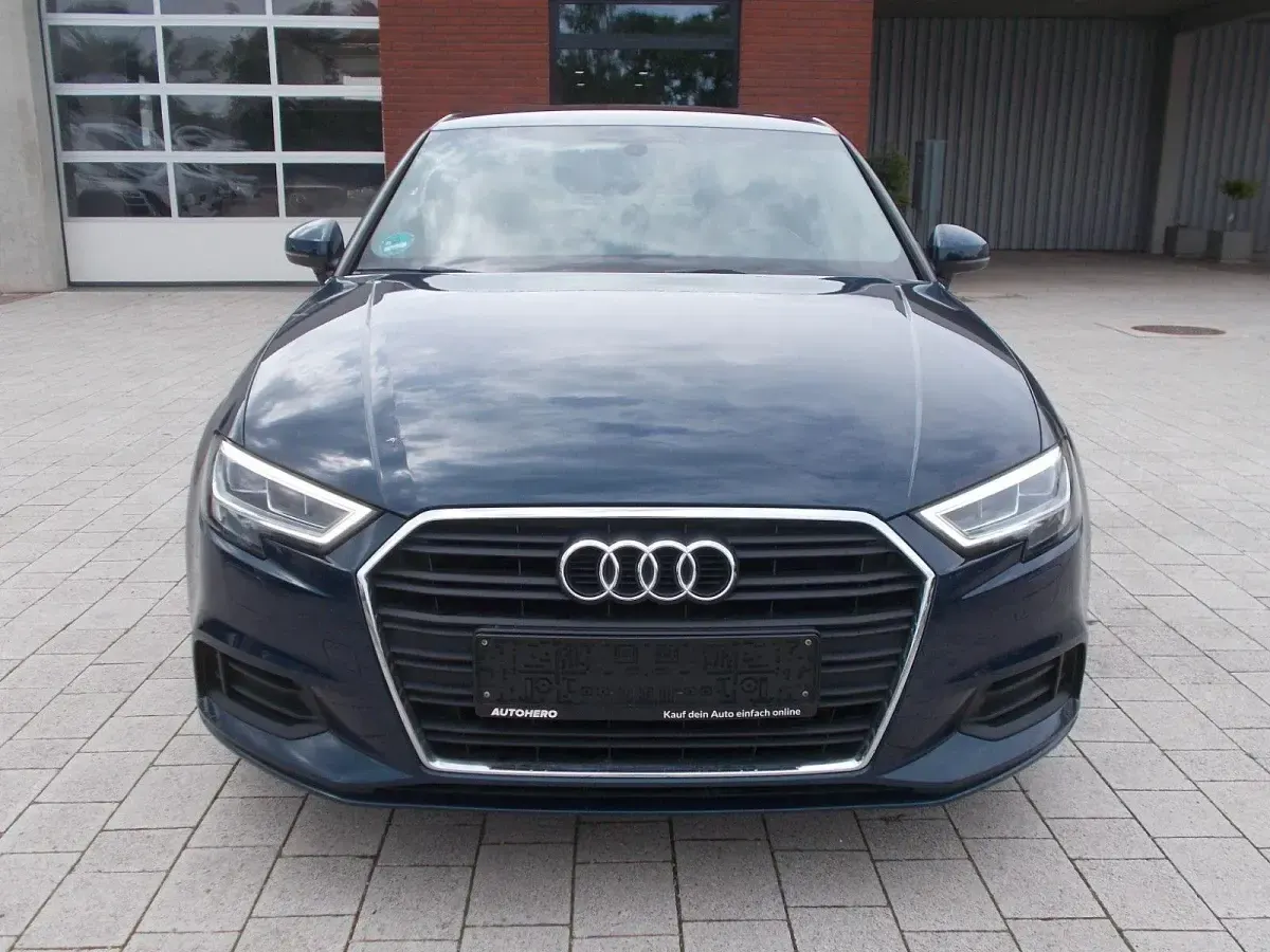 Gebraucht Audi A3 Basis 150 PS (110 kW) 2017 Blau Limousine