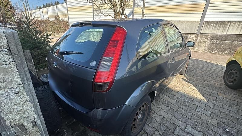Gebraucht Ford Fiesta 60 PS (44 kW) 2005 Blau Kleinwagen