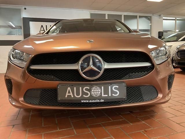 Gebraucht Mercedes A180 Business 136 PS (100 kW) 2021 Rosegold  metalliclack Limousine