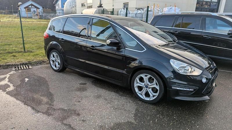 Gebraucht Ford S-MAX S 163 PS (119 kW) 2015 Schwarz Van / Kleinbus