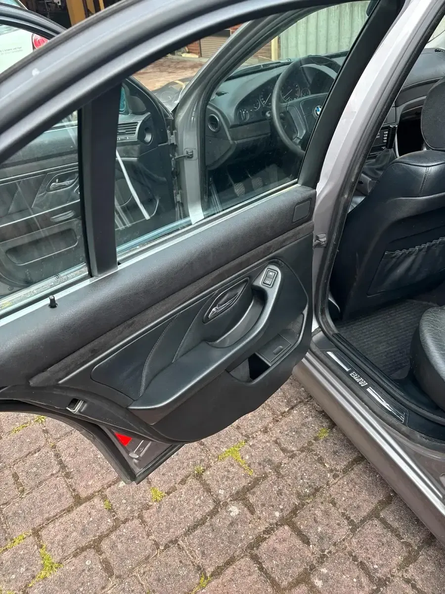 Gebraucht BMW 523 170 PS (125 kW) 1999 Silber Limousine