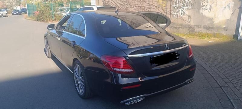 Schwarz Gebraucht 2017 Mercedes E220 Limousine | 18.500 € (Superpreis) - Bild 1/4