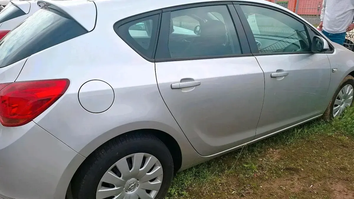 Gebraucht Opel Astra 118 PS (86 kW) 2015 Silber Kombi