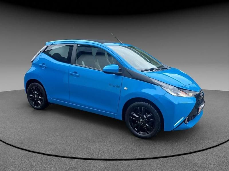 Gebraucht Toyota Aygo X-wave 69 PS (50 kW) 2016 Hellblau Kleinwagen