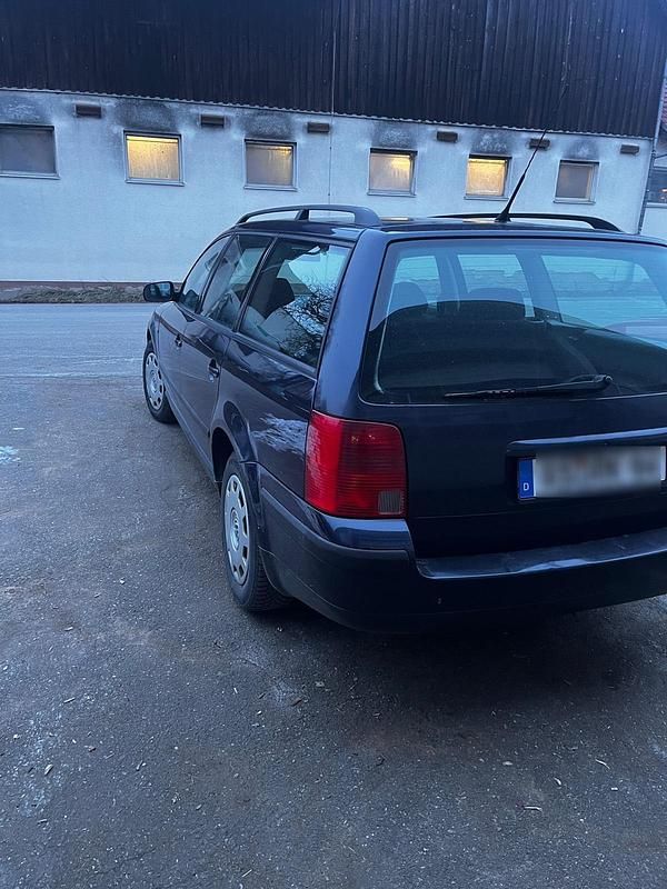 Gebraucht VW Passat 101 PS (74 kW) 1998 Blau Kombi