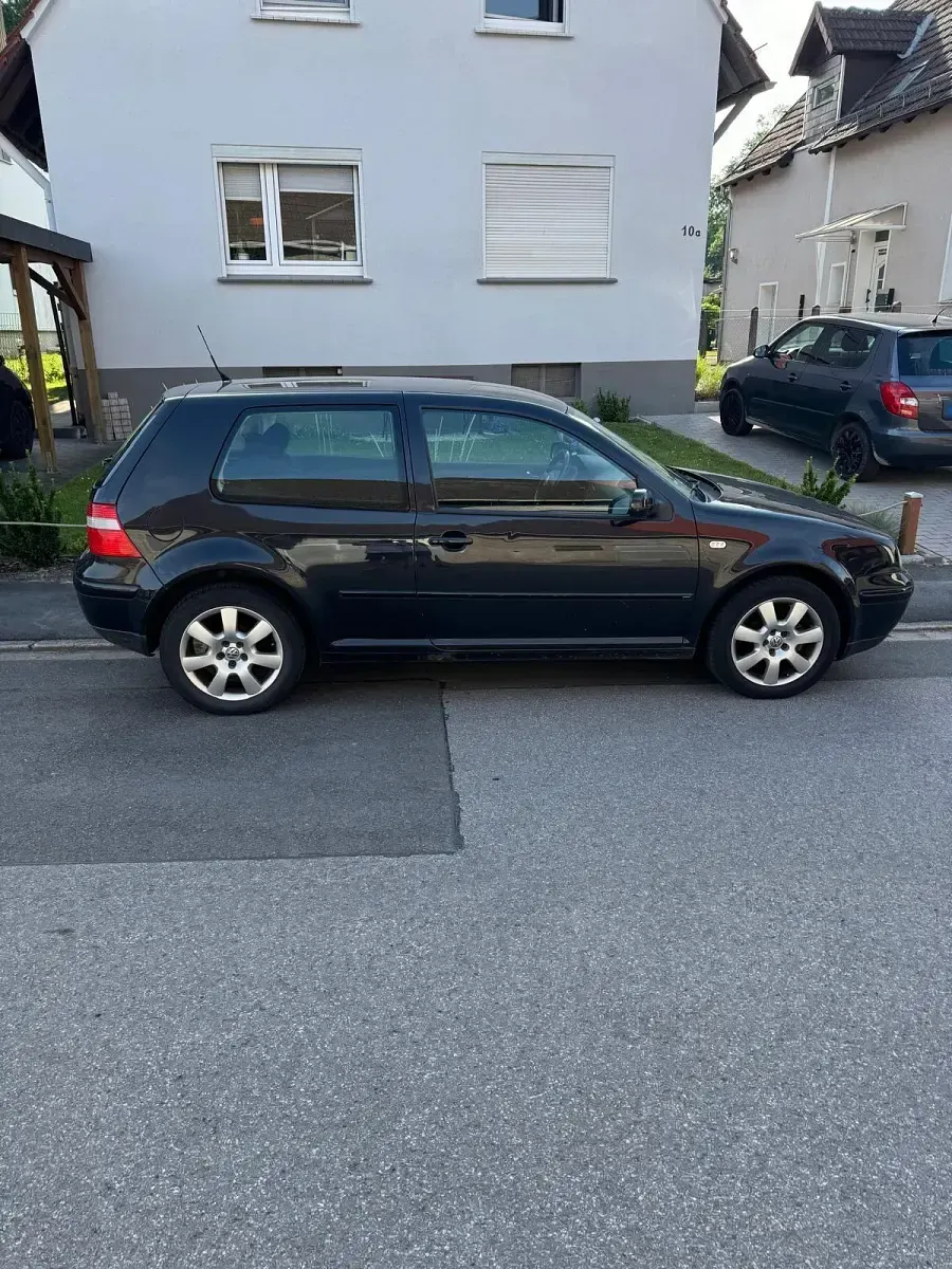 Gebraucht VW Golf IV 105 PS (77 kW) 2003 Schwarz Kleinwagen