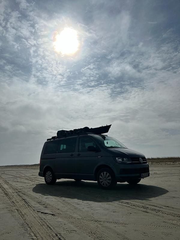 Silber Gebraucht 2016 VW T6 Van | 42.000 € - Bild 1/4