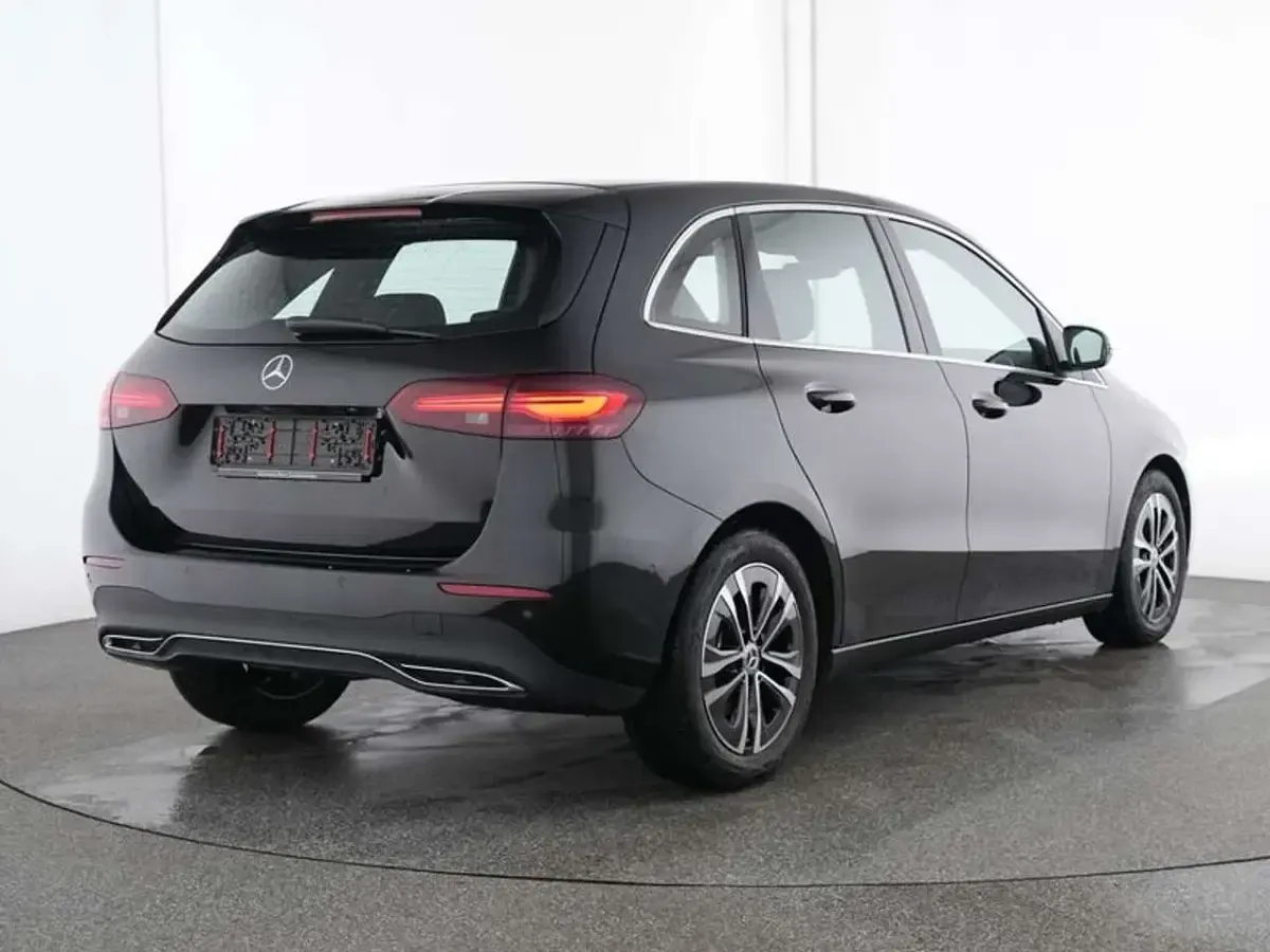 Gebraucht Mercedes B200 Progressive 163 PS (119 kW) 2025 Schwarz Kleinwagen