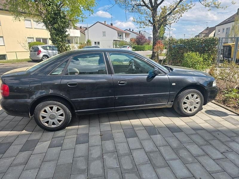 Second-hand Audi A4 101 CP (74 kW) 2000 Negru Berlinǎ